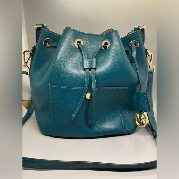 Michael Kors Greenwich Saffiano Leather Bucket Crossbody Bag - Picture 1 of 6